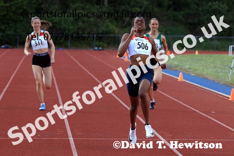 Womens under-17s 200 metres, 2025 North Eastern Track and Field Champs., Shildon, County Durham. Photo: David T. Hewitson/Sports for All Pics